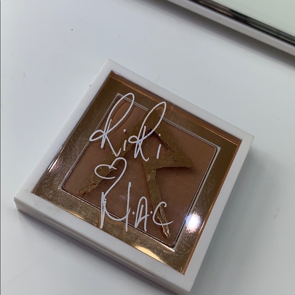 MAC Riri Love Rihanna Bronzing Powder - Picture 5 of 6